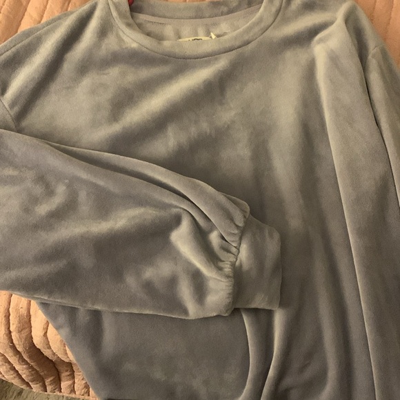 SUPER SOFT UGG FUR LONG SLEEVE - Picture 3 of 5